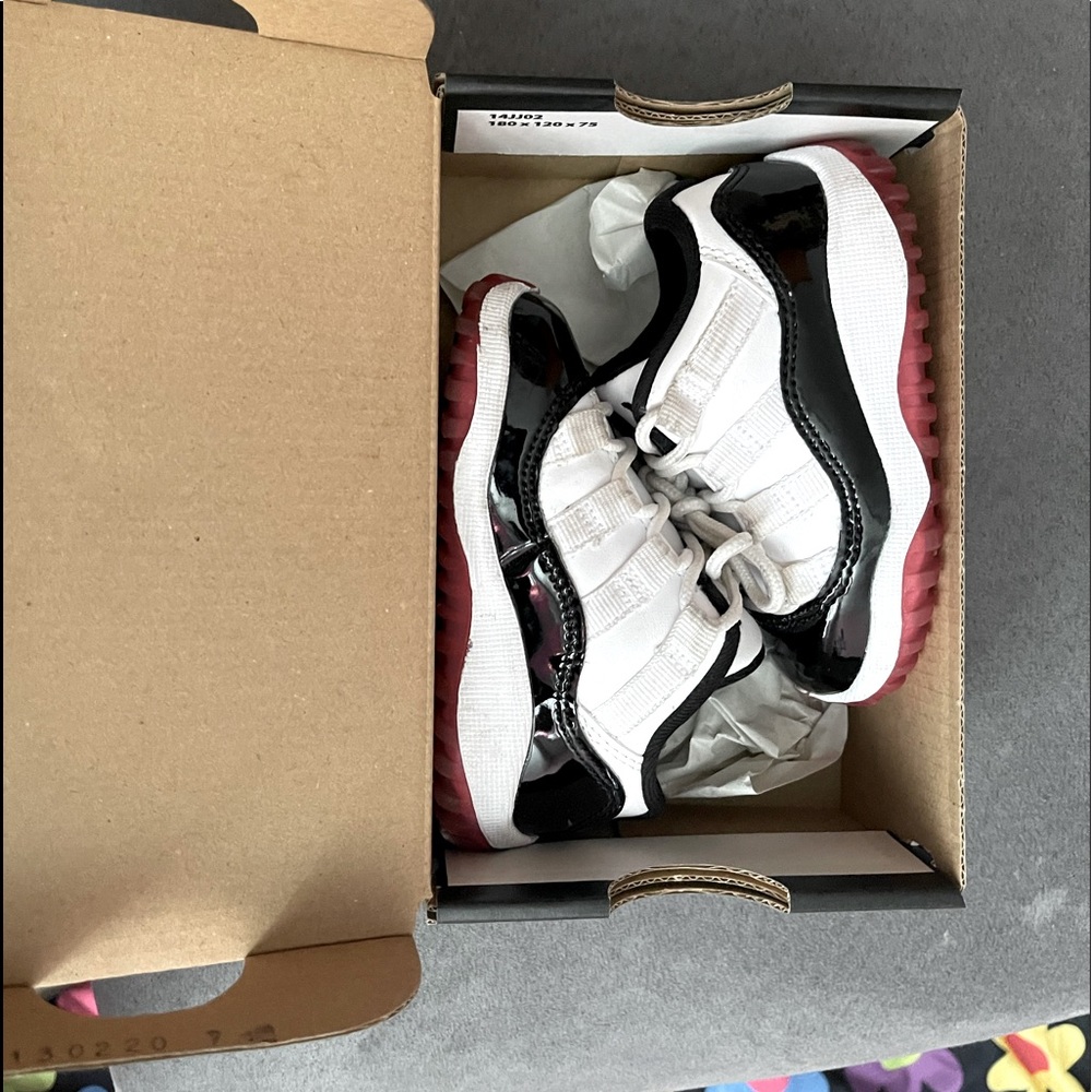 Jordan low retro 11 toddler 5c